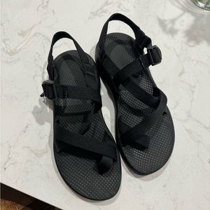 Women’s black Chacos